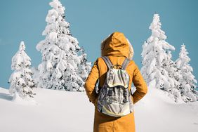 Friluftsliv outdoors trend - person outdoors in snow