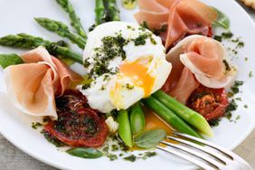 how-to-make-a-perfectly-poached-egg-GettyImages-1287931840